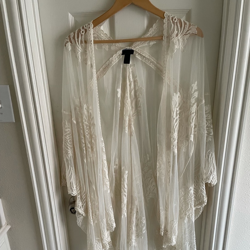Buckle cream lace duster